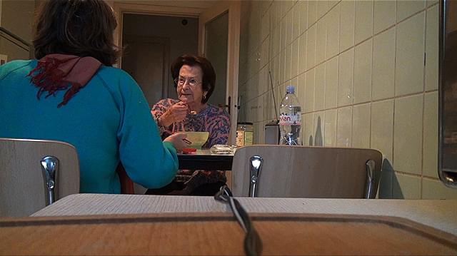 アケルマン監督の「No Home Movie」は「ホーム」への複雑な思いが描かれた不思議な作品である。